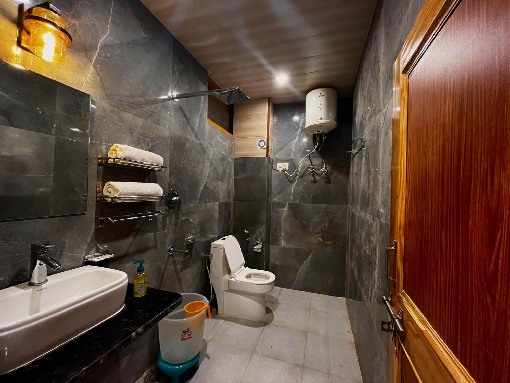 Hotel Mid Orchard Kasol L River Side -Pure Veg Hotel 外观 照片